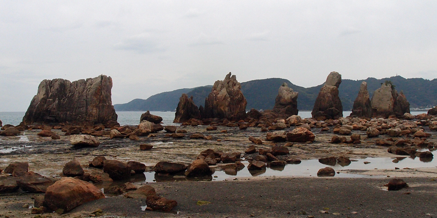 橋杭岩