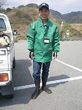 地下足袋の作業姿のお兄さん